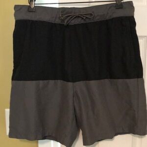 𝅺Mens Bass Pro Medium Black and gray sting closure with pockets shorts